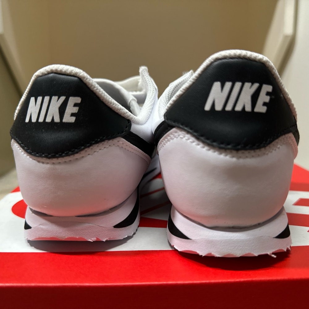 Nike Kids White Sneakers with Black Swoosh Velcro - Picture 4 of 4